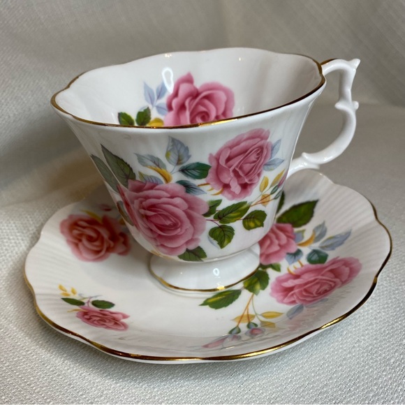 Vintage Royal Albert Bone China Pink Rose Teacup & Saucer Gainsborough Shape - Picture 1 of 8